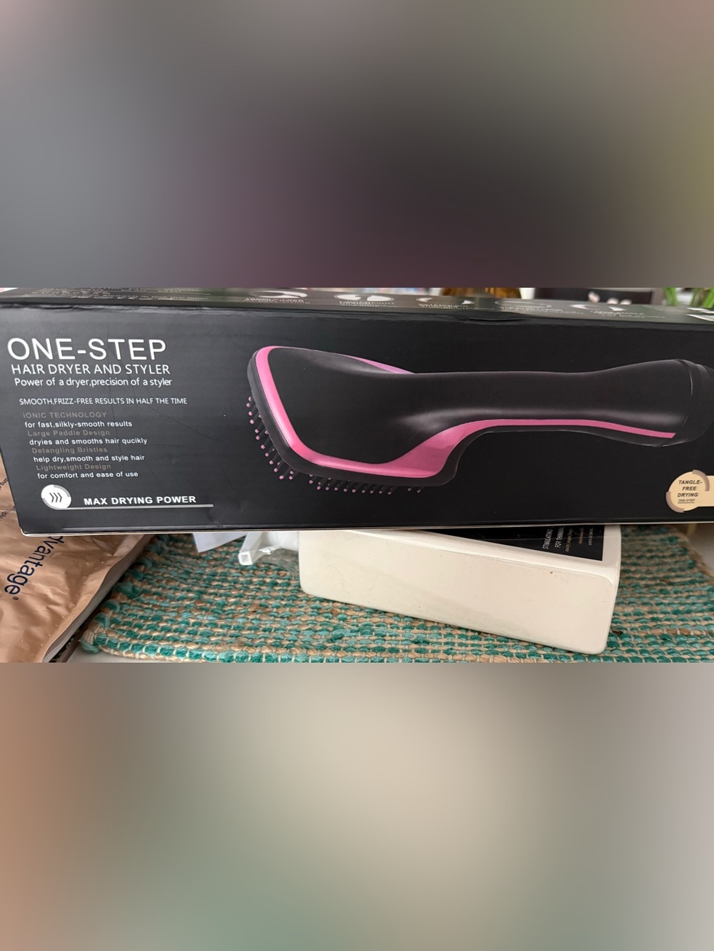 🌷NEW🌷One-Step Pink and Black Hair Dryer and Styler Brush